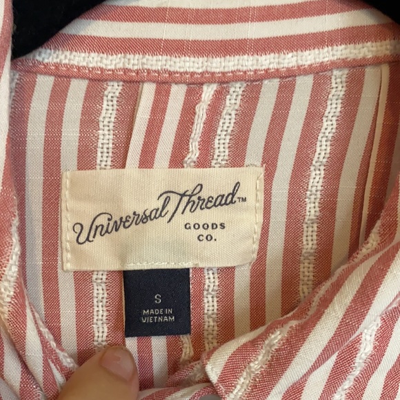 Universal Thread button down - Picture 2 of 5